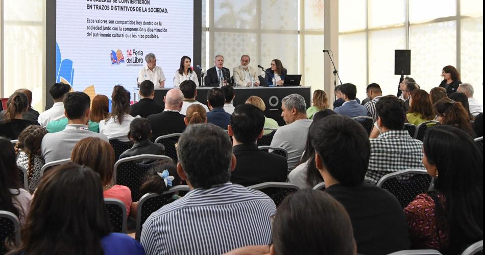 El jefe de Gabinete Eliacuteas Suaacuterez presentoacute la Editorial de la Subsecretariacutea de Cultura