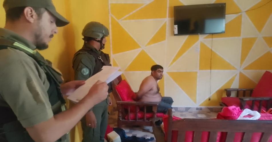 MADRUGADOS- Los allanamientos dispuestos por el juez Argibay repercutieron en Capital Banda y Añatuya Fueron 10 objetivos en uno encontraron un acopio de marihuana En total 301 kilos