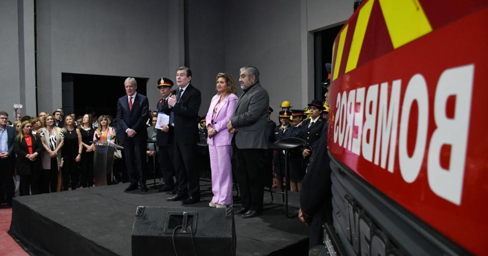 Zamora participoacute de la inauguracioacuten del nuevo edificio del cuartel de Bomberos Voluntarios