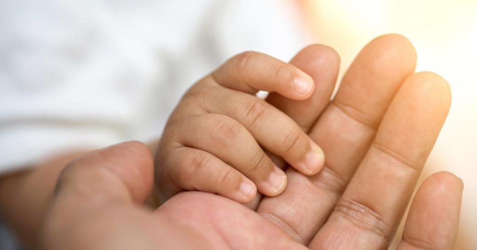 Trabajo ejemplar- policiacuteas salvaron la vida de un bebeacute de 7 meses que estaba ahogaacutendose