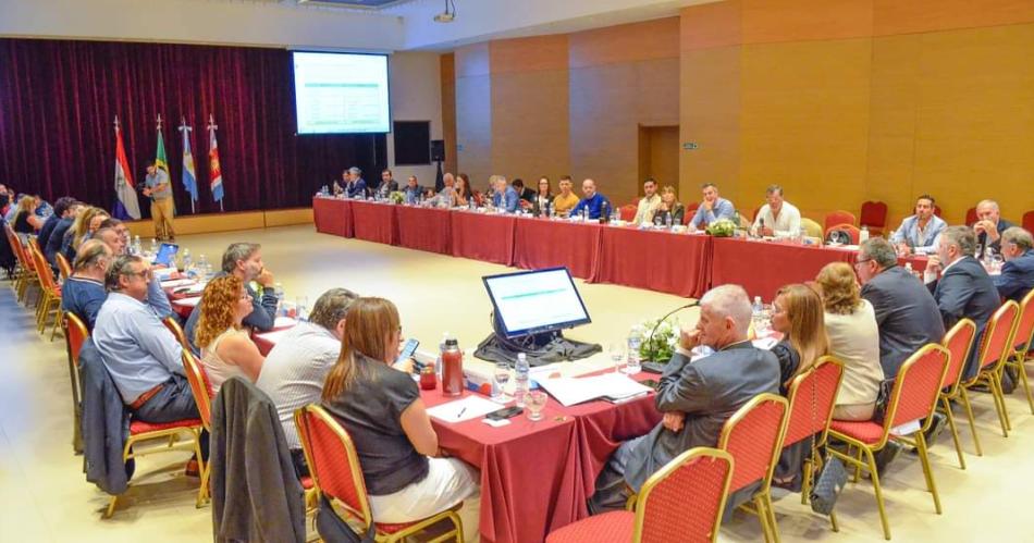 Diacuteaz Achaacuteval destacoacute avance local en procesos de control