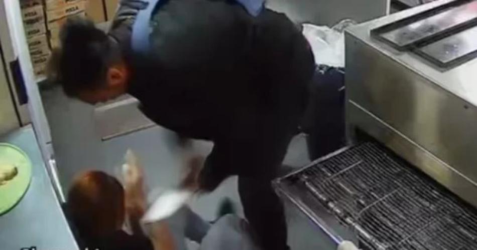 Habloacute la mujer que fue apuntildealada 28 veces por su ex- No me matoacute porque el cuchillo no estaba tan afilado