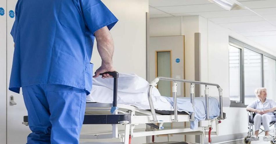 Cliacutenicas y sanatorios alertan por el colapso del sistema 