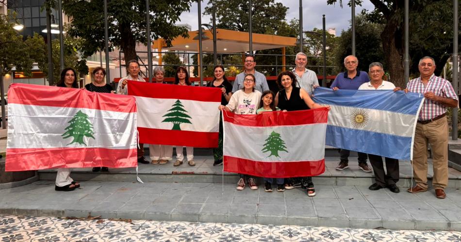 Realizaron un banderazo para celebrar la paz en Liacutebano