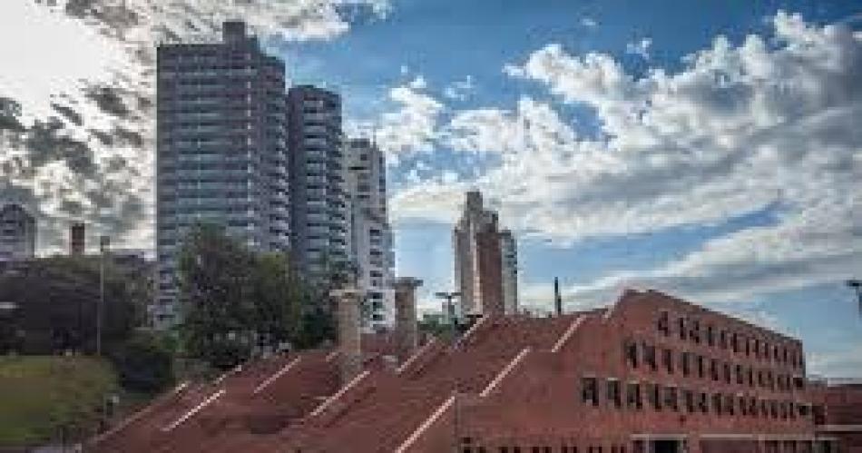 En una plaza de Rosario aparecioacute muerto un jovencito hijo de una santiaguentildea