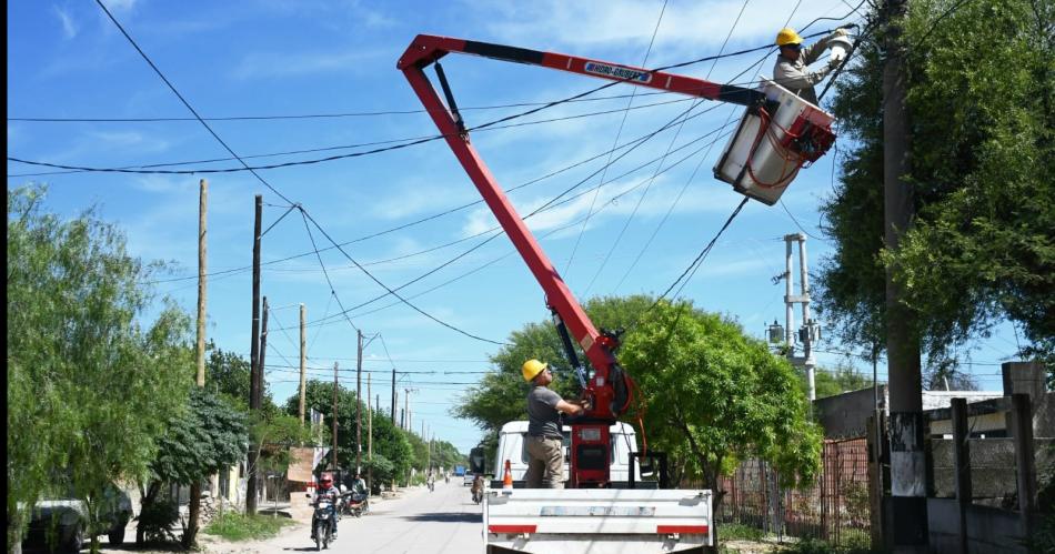 Electricidad de la Municipalidad repuso luminarias vandalizadas en el Bdeg Gral Paz