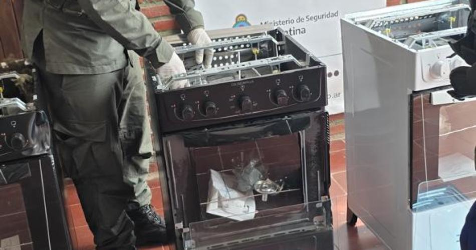 Boliviano llevaba 409735800 en cocaiacutena camuflada en cocinas