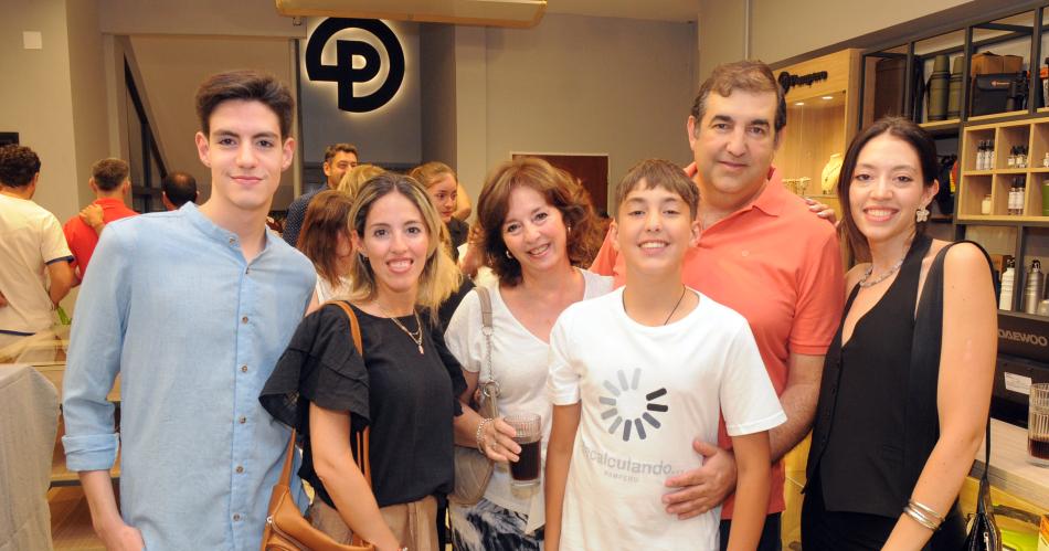 PAMPERO ABRIOacute SU NUEVO LOCAL