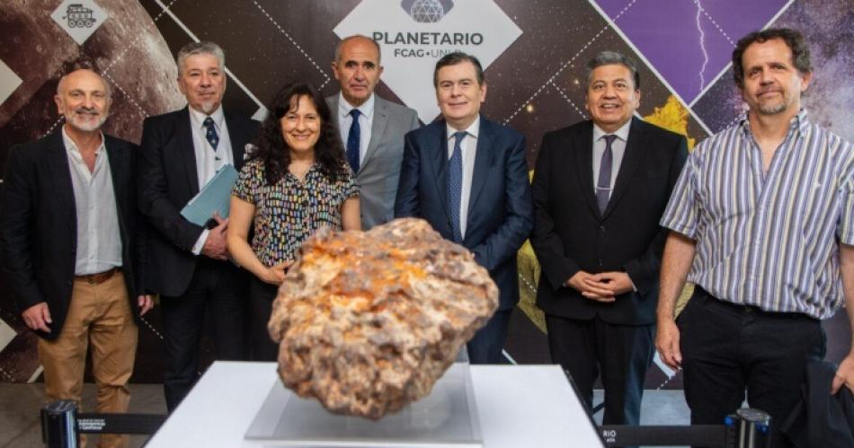 Presentan en La Plata un meteorito hallado en zona compartida entre Santiago del Estero y Chaco
