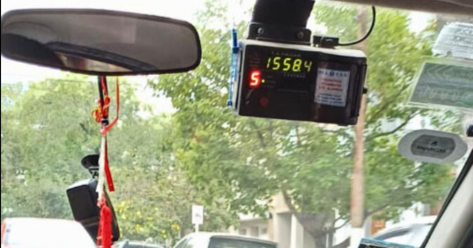 Desde este saacutebado se actualizaraacuten las tarifas de taxis y radiotaxis en Santiago y La Banda