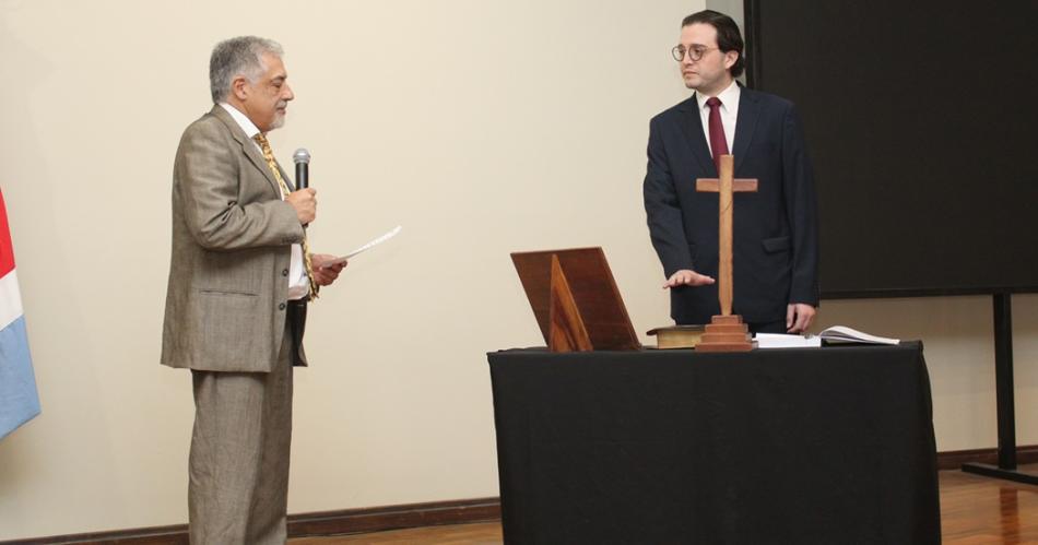 El Dr Loacutepez Alzogaray tomoacute juramento a dos nuevos jueces de Control y Garantiacuteas de La Banda