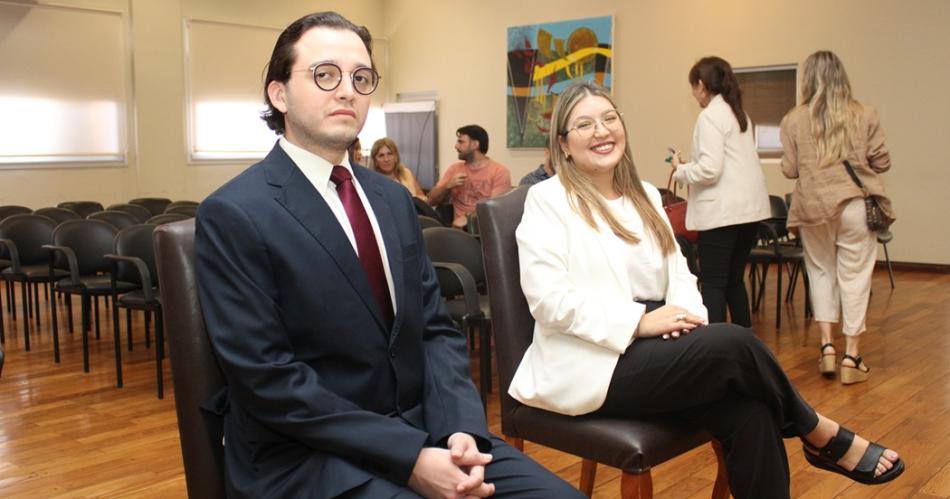 El Dr Loacutepez Alzogaray tomoacute juramento a dos nuevos jueces de Control y Garantiacuteas de La Banda