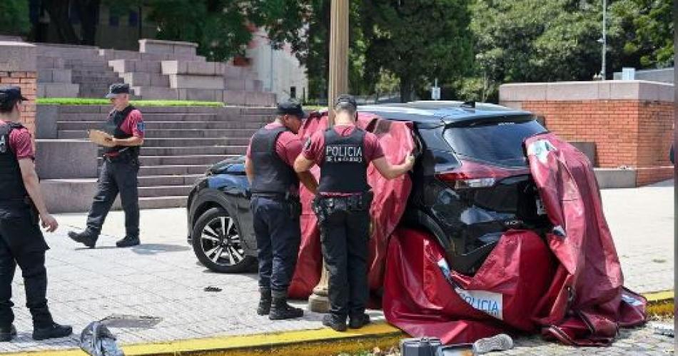 Perdioacute el control y atropelloacute a una pareja de turistas- el hombre murioacute y la mujer estaacute grave