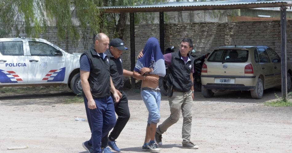 ENFURECIDO- El imputado ha sido reducido por su propia familia al tornarse intolerante y violento sin distinción entre padres o hermanos