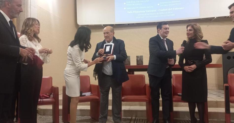 Cintia Suaacuterez evocoacute su encuentro con Leo Dan en el Vaticano durante la canonizacioacuten de Mama Antula