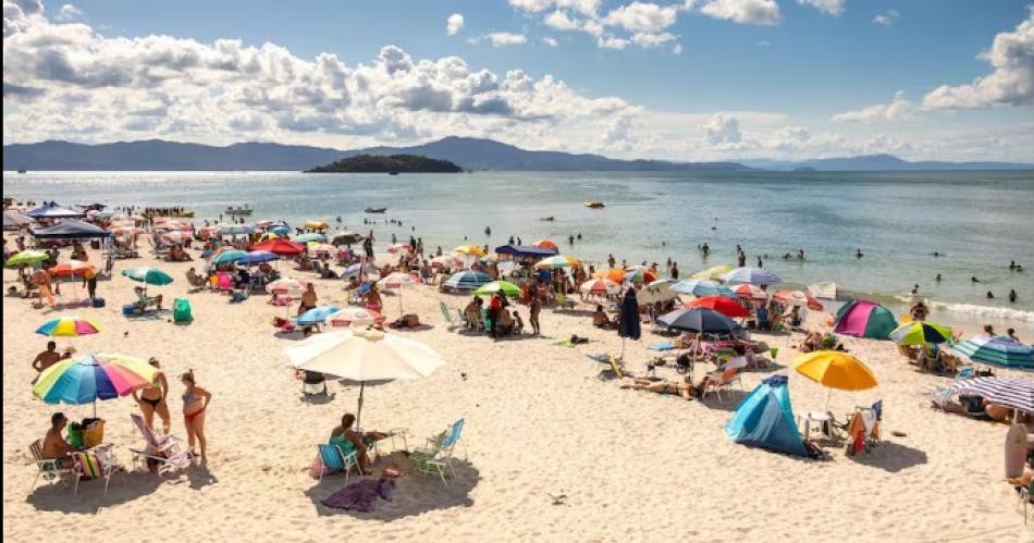 Brasil- detectan la causa del brote de gastroenterocolitis en las playas del sur