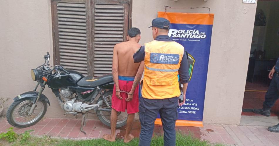 Forcejeos detenciones y secuestros en un megaoperativo policial con allanamientos simultaacuteneos