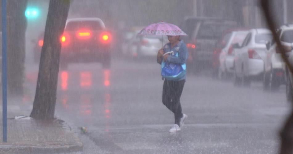 La intensa lluvia trajo alivio a Santiago- coacutemo seguiraacute hoy