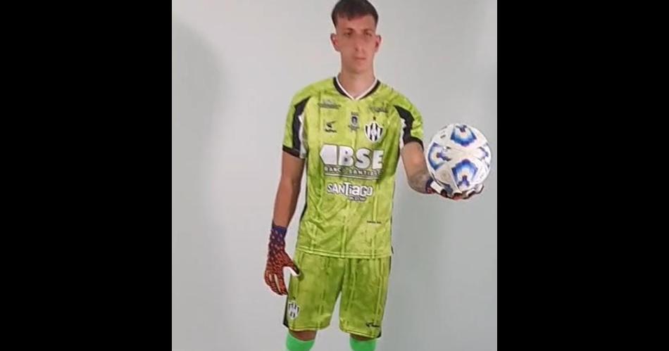 FOTOS Central Coacuterdoba dio a conocer su camiseta con la estrella arriba del escudo