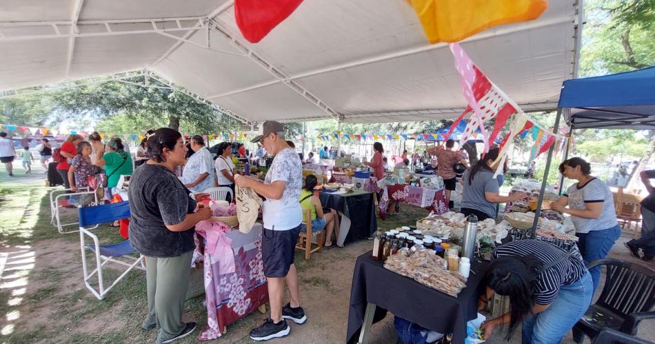 Turistas y vecinos asistieron a la primera Feria Itinerante Municipal
