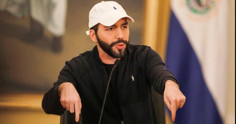 Bukele muestra con orgullo el eacutexito de su programa de reinsercioacuten de presos en El Salvador