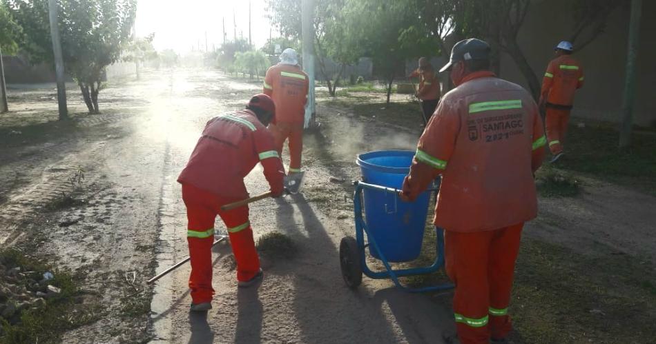 Servicios Urbanos de la Municipalidad trabajoacute con plan de desmalezamiento en varios barrios