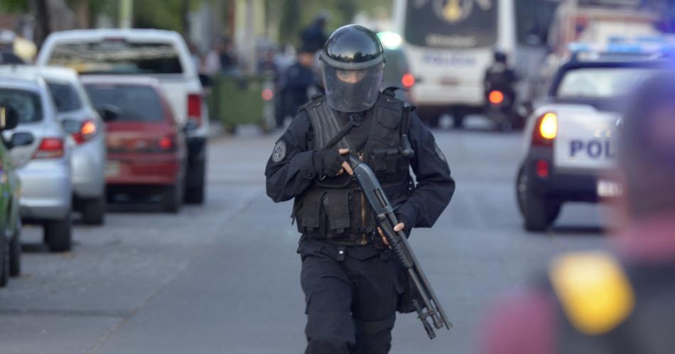 ATRACO- La investigación indica que los cinco sujetos atacaron en la oscuridad Se llevaron de todo- 500000 herramientas joyas mltiples y otros bienes de importante valor económico