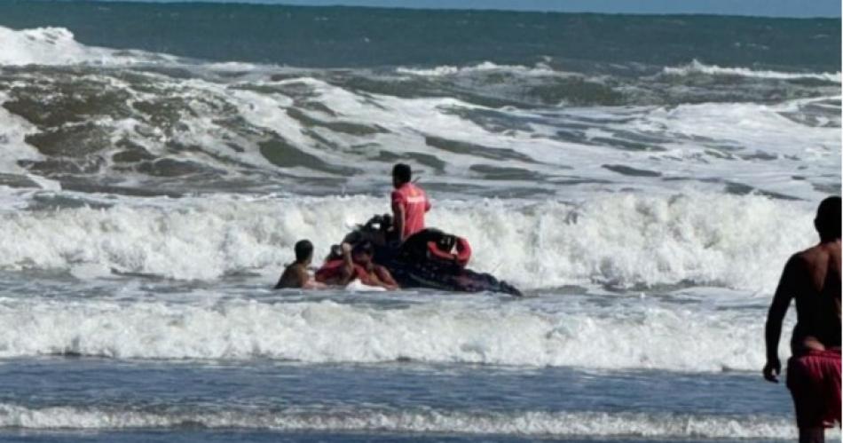 La zona est� prohibida para los bañistas debido a la circulación de lanchas y a las fuertes corrientes (Foto- La Voz del Pueblo)