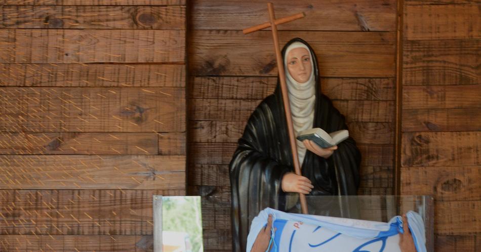 La imagen de de Santa Mama Antula llegaraacute al Santiacutesimo Sacramento