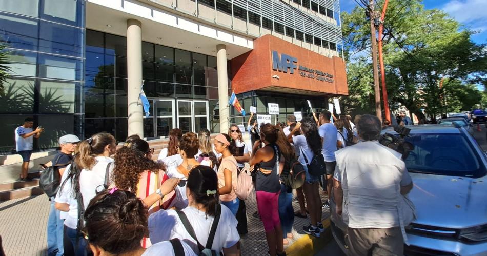 El fiscal general recibioacute a familiares de Luciana Torres la joven madre hallada muerta en su departamento