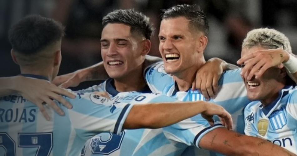 Racing dio caacutetedra en Brasil y se quedoacute con la Recopa Sudamericana