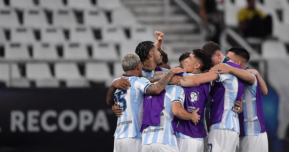 Racing dio caacutetedra en Brasil y se quedoacute con la Recopa Sudamericana