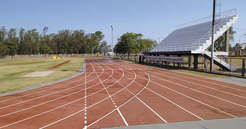 Este saacutebado se abre la temporada de atletismo de pista en el Polideportivo Provincial