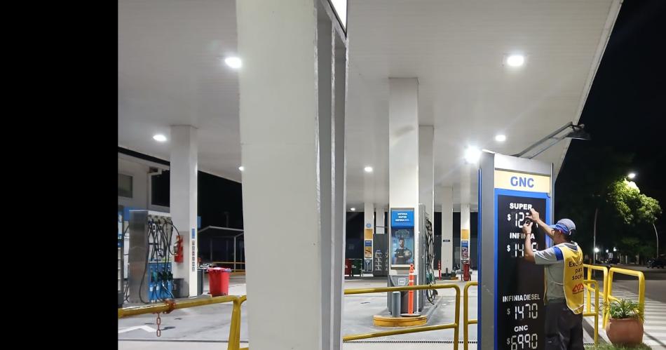 Desde las 0 horas las estaciones de servicios de todo el país modificaron sus precios (Foto El Liberal)