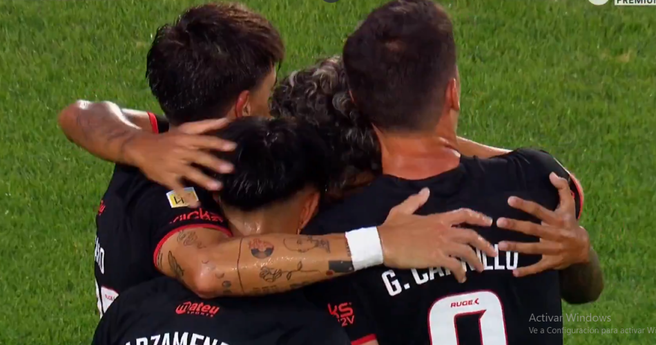 Estudiantes le sacoacute el invicto a River y llegoacute a la punta