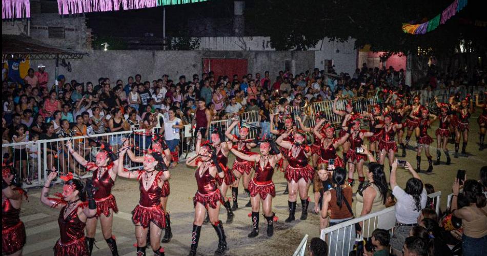Maacutes de 10 mil personas disfrutaron del Corso Municipal de Clodomira