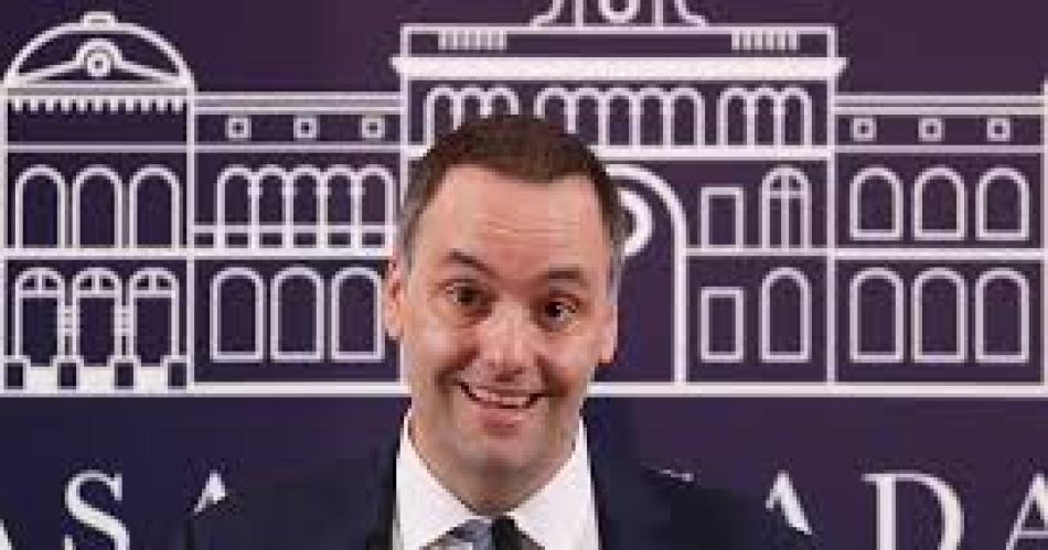 Poleacutemica- La Secretariacutea que administra Adorni tiene maacutes de 200 empleados