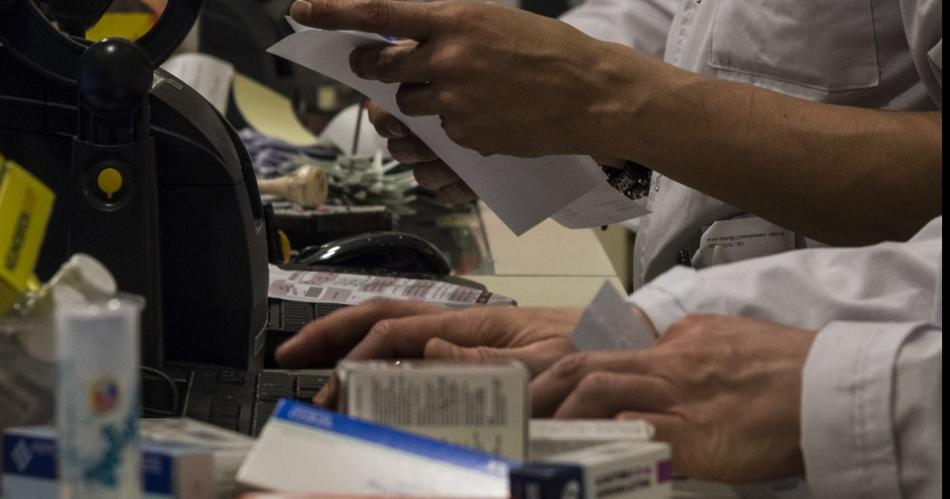 INSÓLITO- El falso empleado dejó a la anciana esperando en el teléfono Para cuando ésta descubrió la maniobra el desconocido había tramitado -en el banco- un préstamo de 3600000