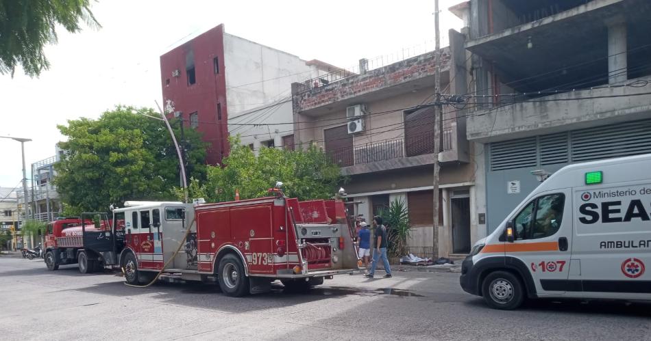 El incendio se produjo en calle Pedro León Gallo entre Garibaldi y Entre Ríos (Foto- Bomberos Voluntarios)