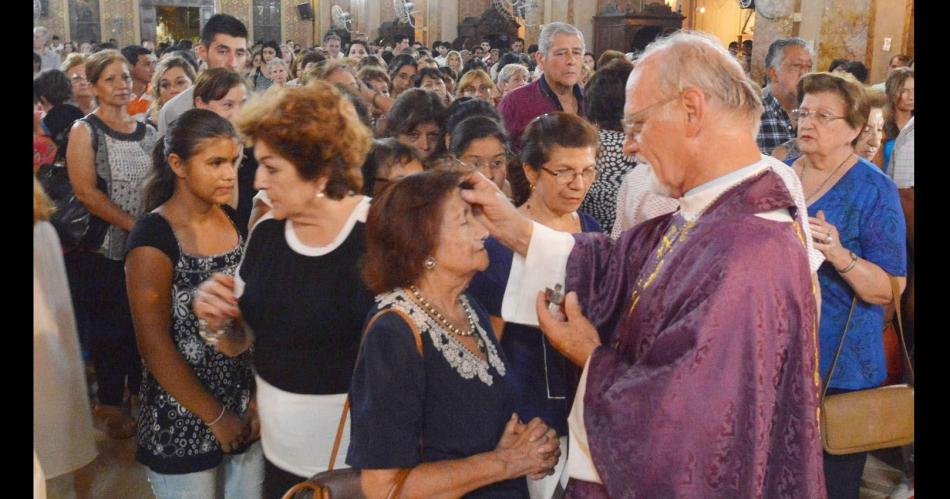 RITO El Cardenal Bokalic realizar� la imposición de cenizas a los fieles