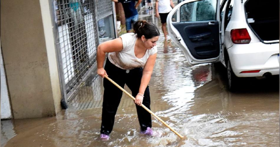 A�n quedan 1128 personas evacuadas en Bahía Blanca FOTO- UNAR AGENCYNA