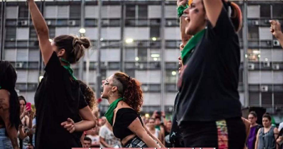 Foto captura del material audiovisual publicado desde el Gobierno nacional por el 8 de Marzo