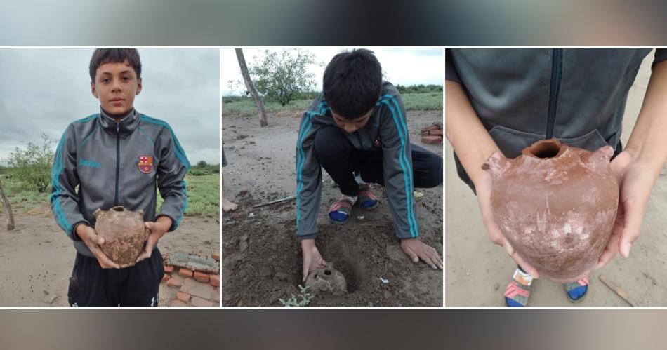 Adolescente que cavaba un pozo encontró una vasija