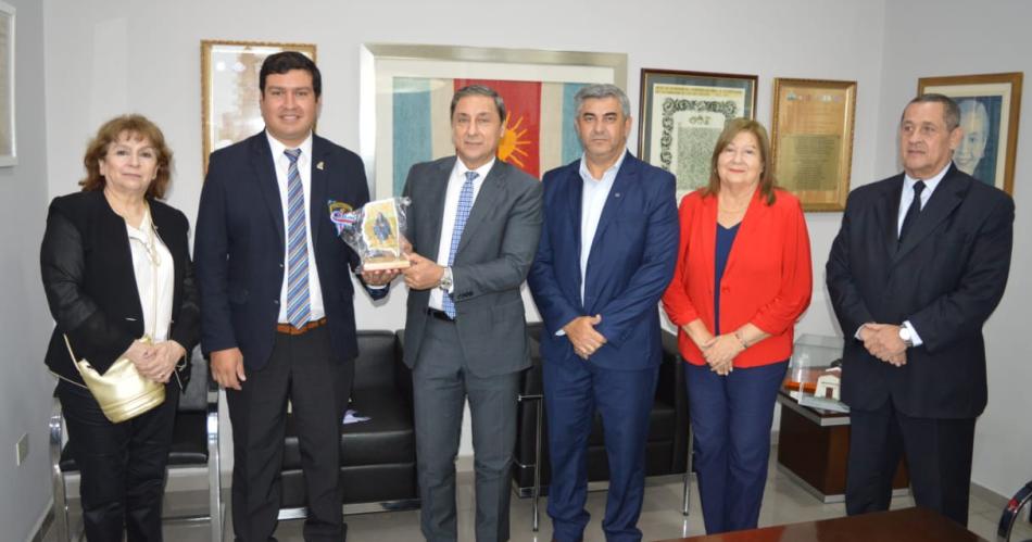 Silva Neder recibioacute al gobernador del Distrito 4851 del Rotary Internacional