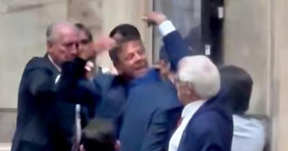 Zago y Almiroacuten se agarraron a las trompadas en plena sesioacuten