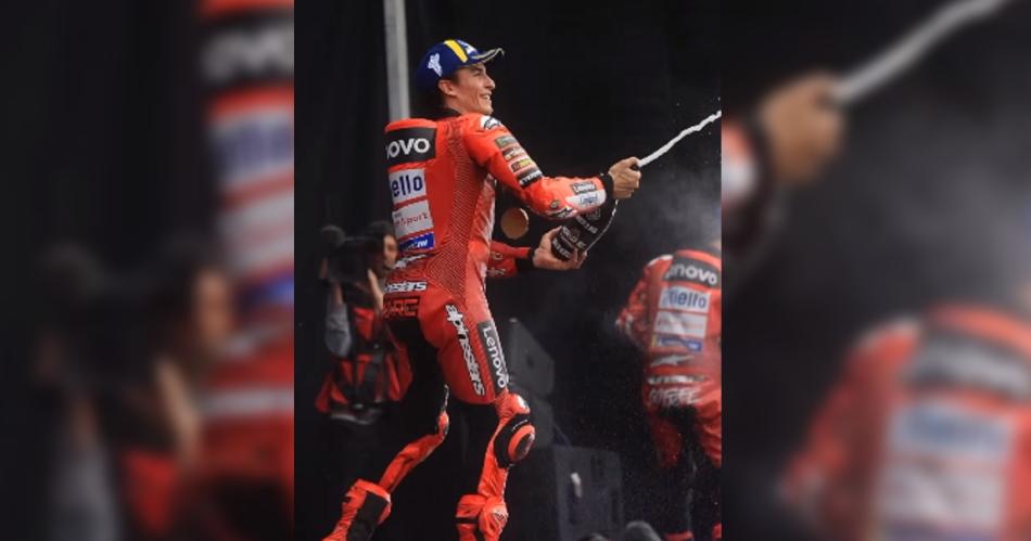 El piloto español festejó en la Fan Zone ante un imponente p�blico