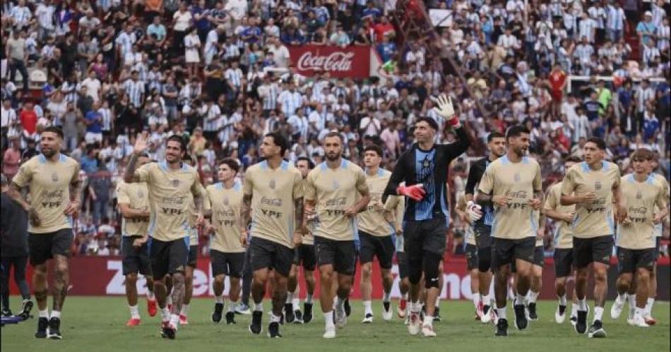 La Scaloneta dio caacutetedra en un cotejo amistoso a beneficio