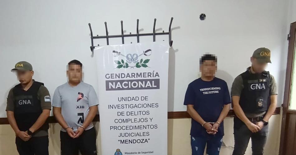 Atrapan a tres hombres que estaban por recibir encomiendas con maacutes de 50 kilos de cocaiacutena