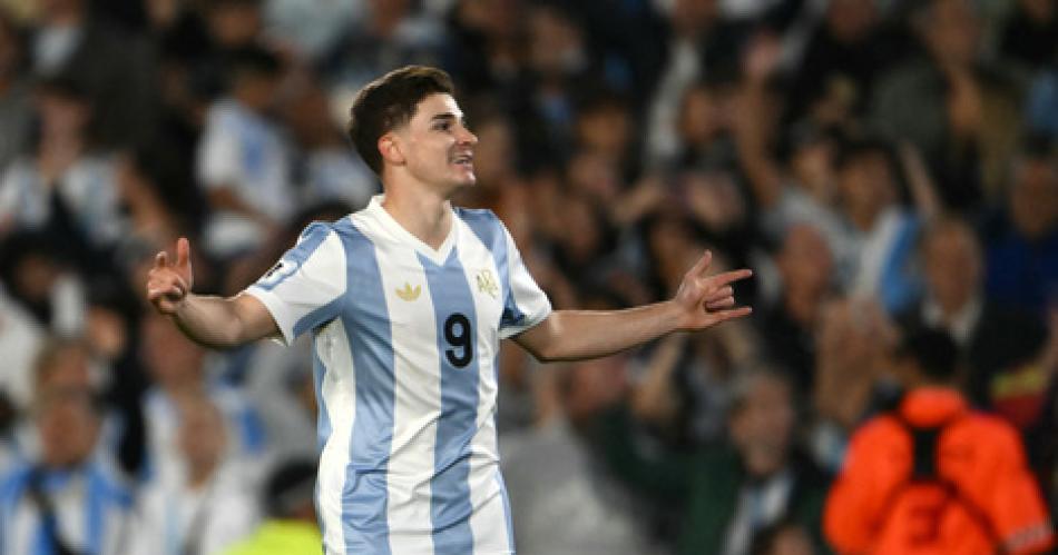 Julin Álvarez marcó el primer gol