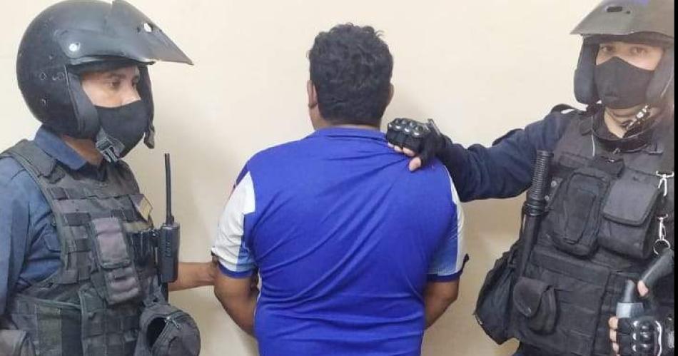 El hecho sucedió en el barrio Borges el violento fue detenido